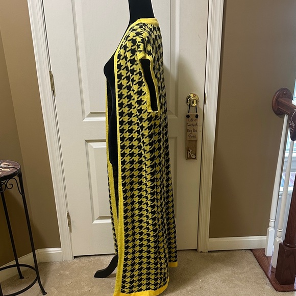 Yellow and Black Houndstooth Vest - Picture 3 of 3